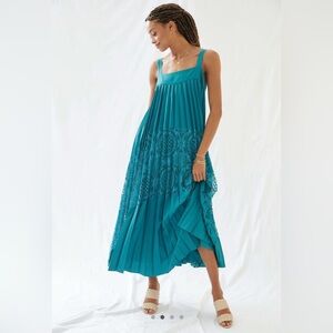 Geisha Designs Pleated Lace Maxi Dress Womens Size M